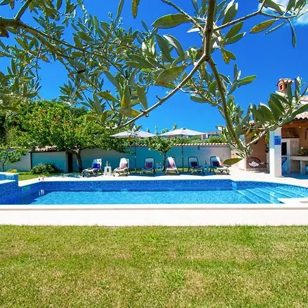 Vila Charming With Pool And Jacuzzi - By Istrabook Pula
