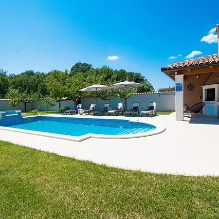 Willa Charming With Pool And Jacuzzi - By Istrabook Pula