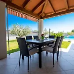 Charming With Pool And Jacuzzi - By Istrabook