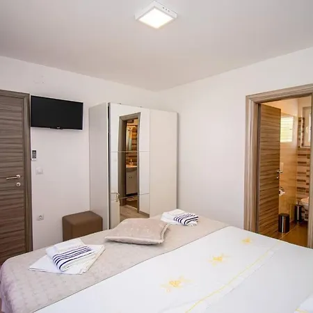 Charming With Pool And Jacuzzi * Pula