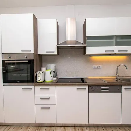 Charming With Pool And Jacuzzi Willa Pula