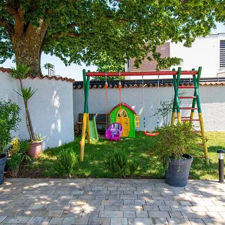 Willa Charming With Pool And Jacuzzi *