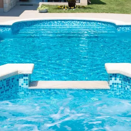 Charming With Pool And Jacuzzi Villa Pula