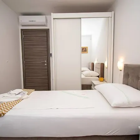 Charming With Pool And Jacuzzi Willa *