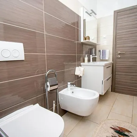 Charming With Pool And Jacuzzi * Pula