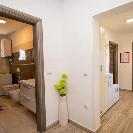 Willa Charming With Pool And Jacuzzi Pula