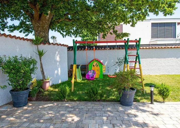 וילה Charming With Pool And Jacuzzi *