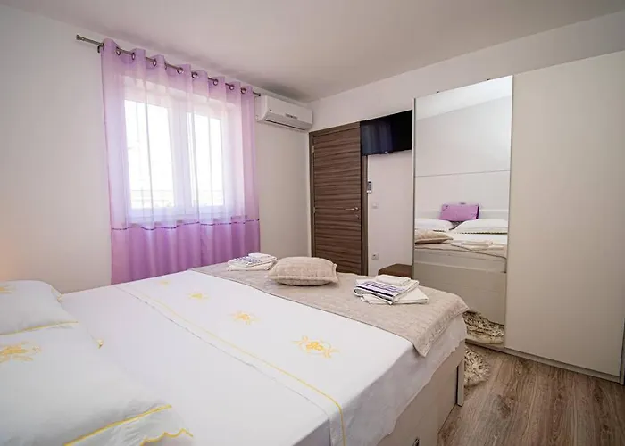 Villa Charming With Pool And Jacuzzi Póla