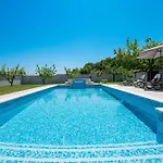 Charming With Pool And Jacuzzi - By Istrabook