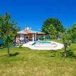 Charming With Pool And Jacuzzi - By Istrabook Villa *