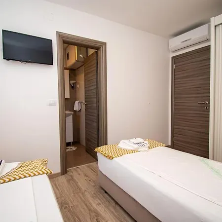 Charming With Pool And Jacuzzi Villa