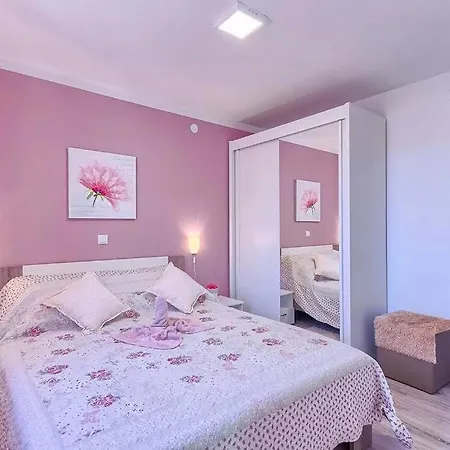 Charming With Pool And Jacuzzi Villa *