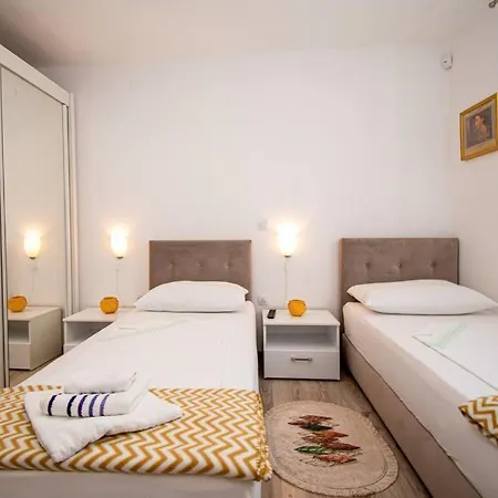 Charming With Pool And Jacuzzi *