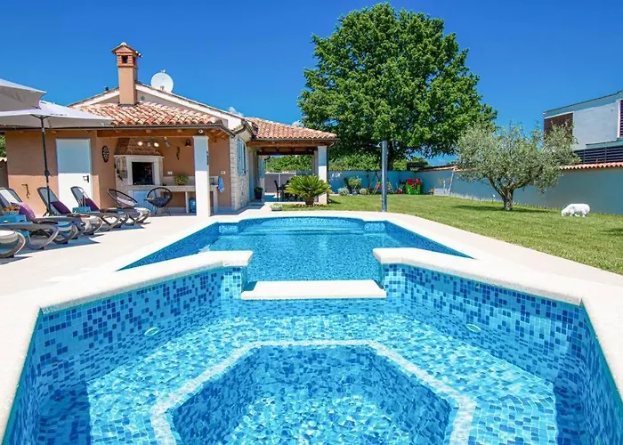 Villa Charming With Pool And Jacuzzi *