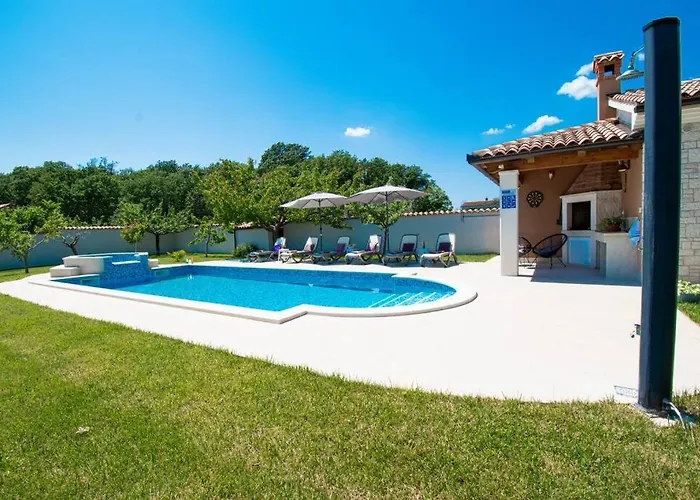 Villa Charming With Pool And Jacuzzi Pula