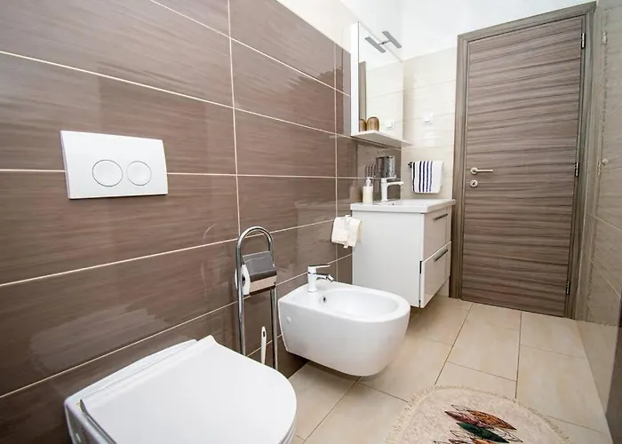 Charming With Pool And Jacuzzi * Pula